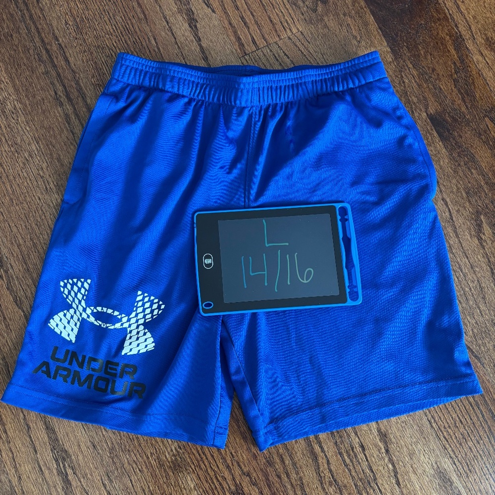 Boys Under Armour Shorts Size 14/16 Large
